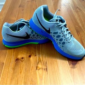 Nike men’s Pegasus 31 sneakers size 9. Excellent condition! Only worn once!